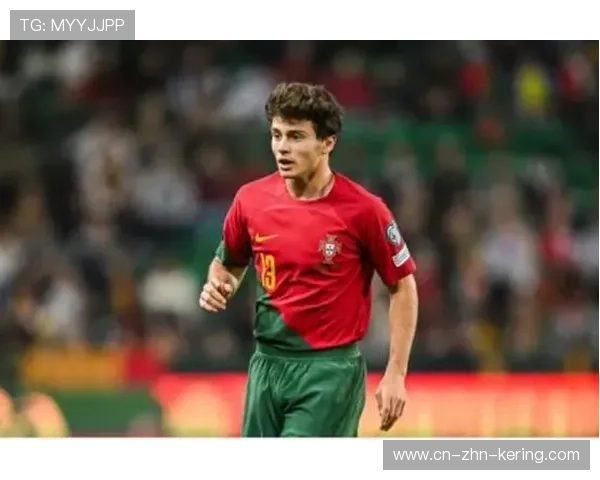 本菲卡若昂内维斯任意球精准穿透人墙：从草皮到屏幕的胜利之线